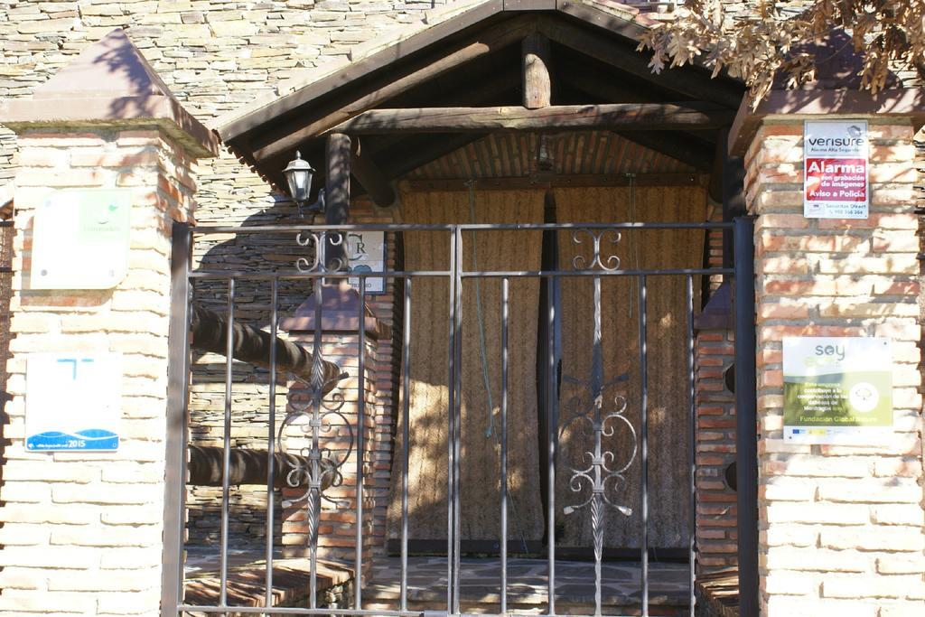 Casa Rural Pena Falcon Torrejon el Rubio Bagian luar foto