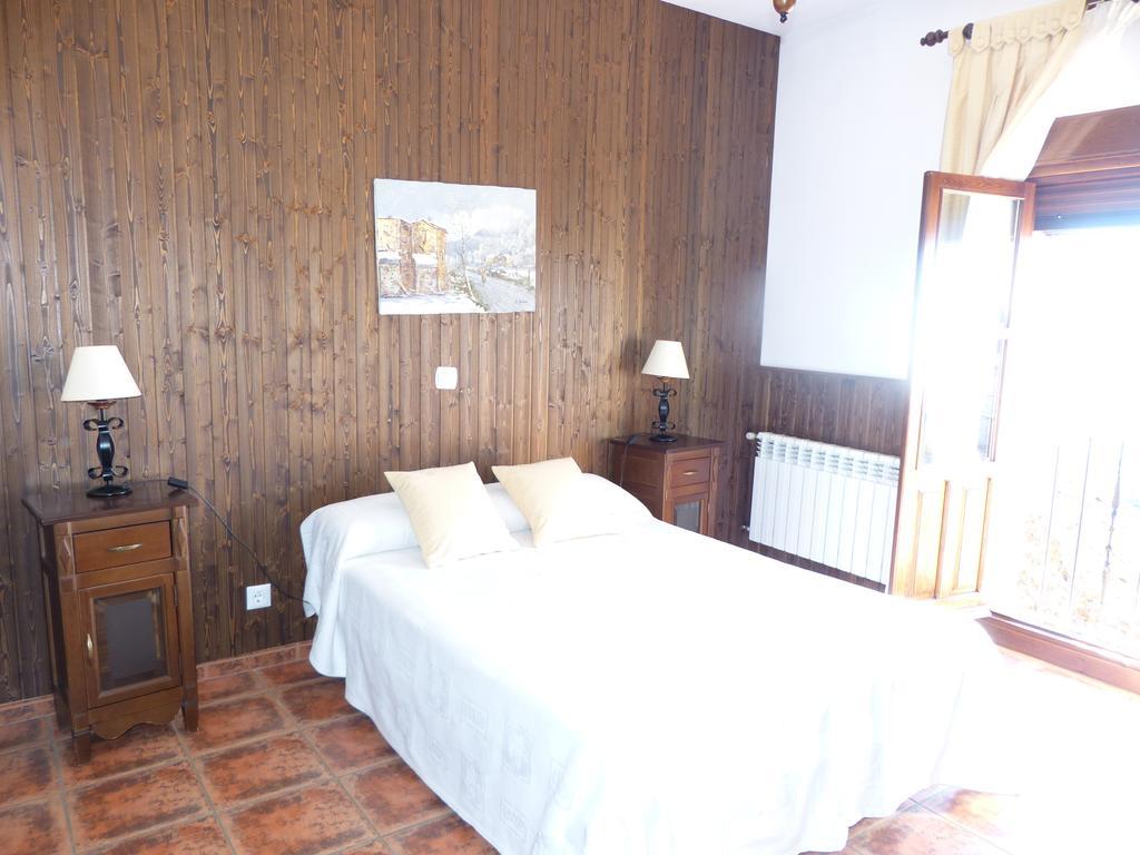 Casa Rural Pena Falcon Torrejon el Rubio Ruang foto